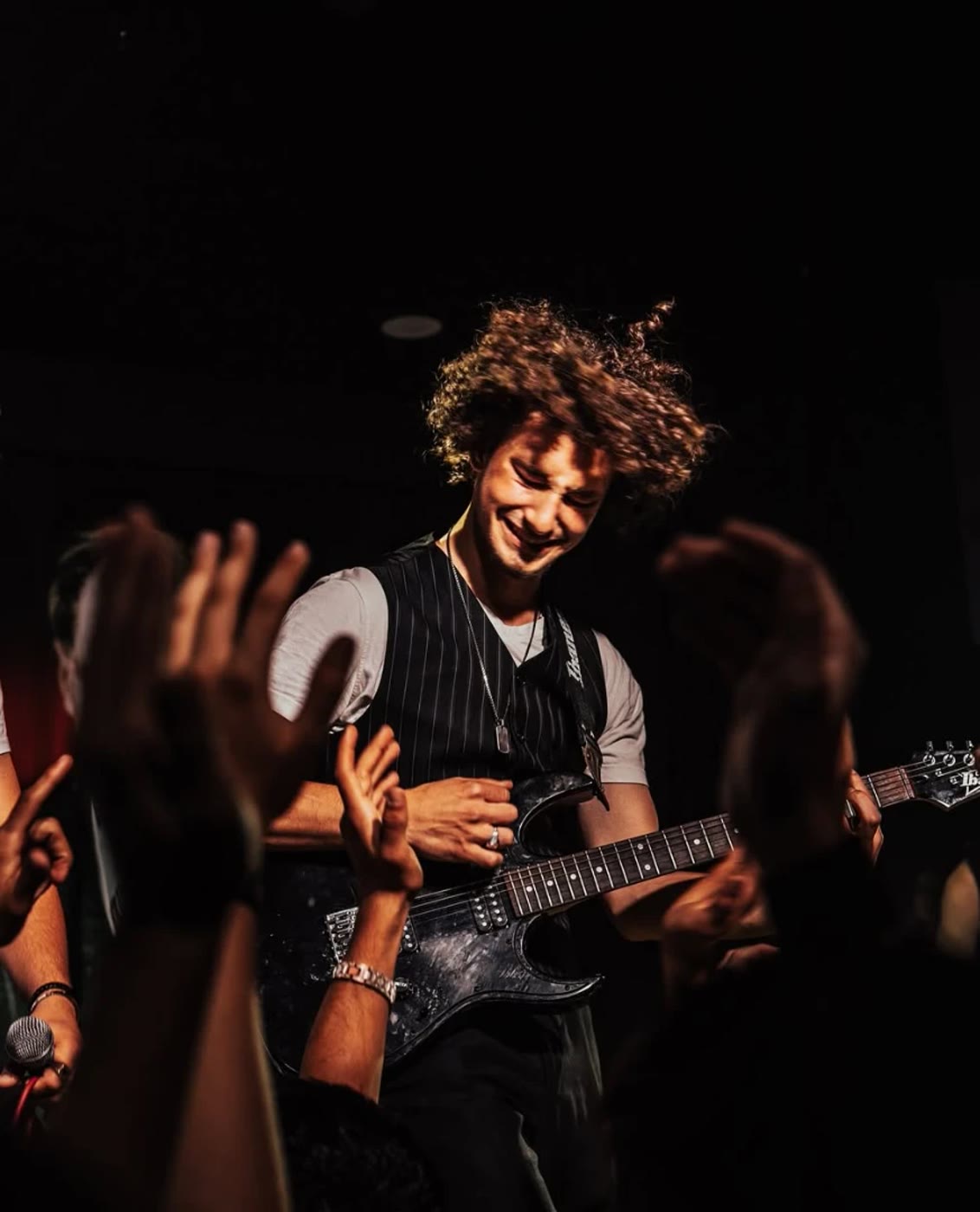 Michael Erdoğdu playing guitar live on stage