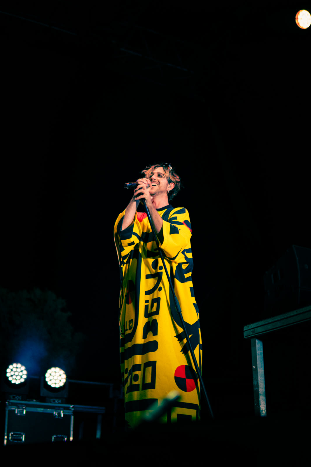 Oscar and the Wolf in a yellow kimono under a spotlight